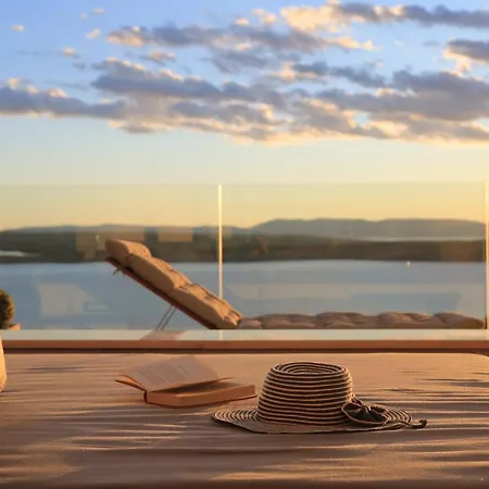 Deck 1, Deck 2, Deck 3 Apartmán