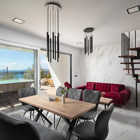 Deck 1, Deck 2, Deck 3 Dramalj