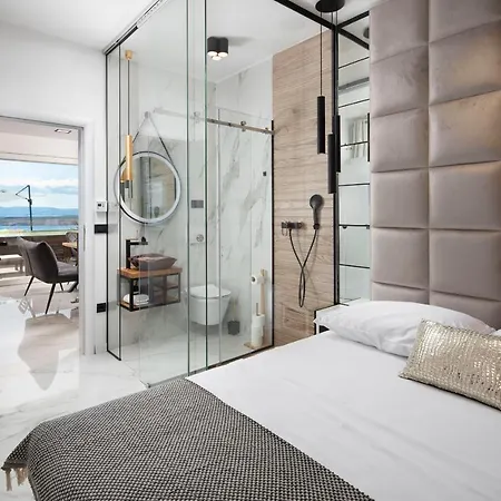 Deck 1, Deck 2, Deck 3 Apartmán *