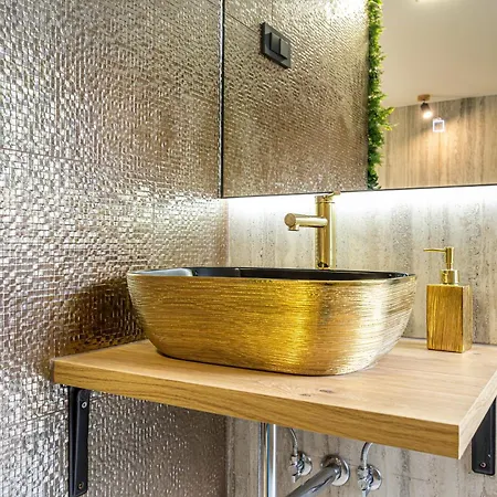 Deck 1, Deck 2, Deck 3 * Dramalj