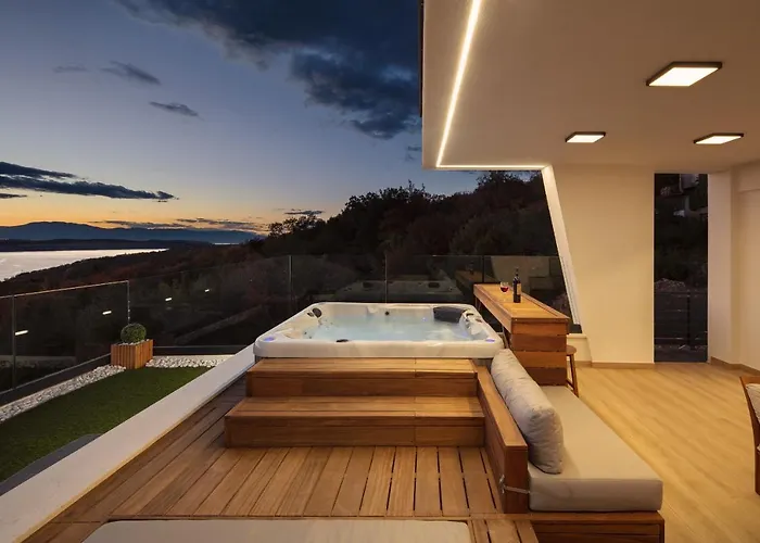 Deck 1, Deck 2, Deck 3 *