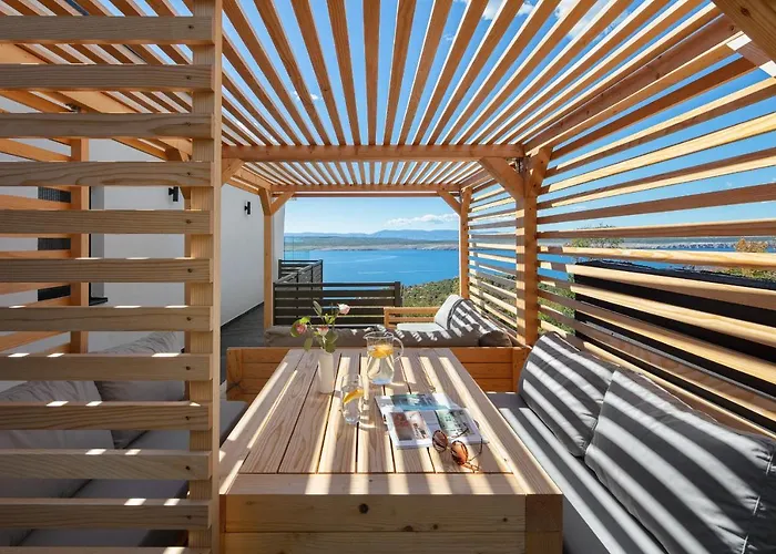 Deck 1, Deck 2, Deck 3