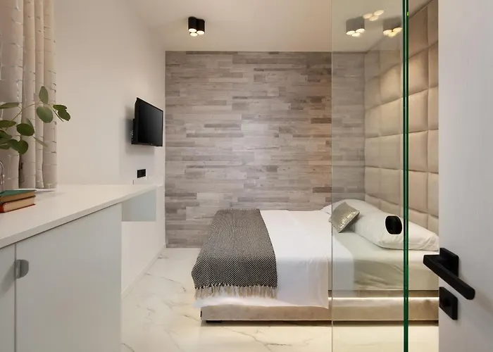 Deck 1, Deck 2, Deck 3