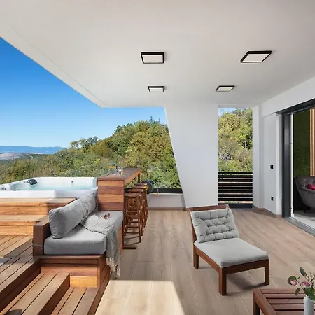 Deck 1, Deck 2, Deck 3 Dramalj