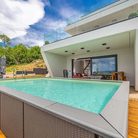Deck 1, Deck 2, Deck 3 Apartment *