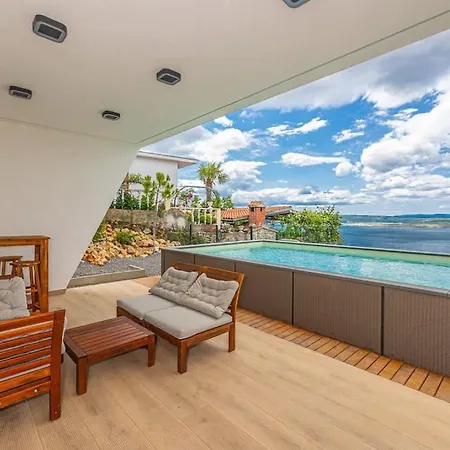 Deck 1, Deck 2, Deck 3 Apartman *