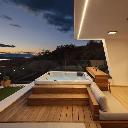 Deck 1, Deck 2, Deck 3 *