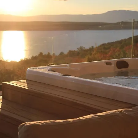 Apartman Deck 1, Deck 2, Deck 3 *