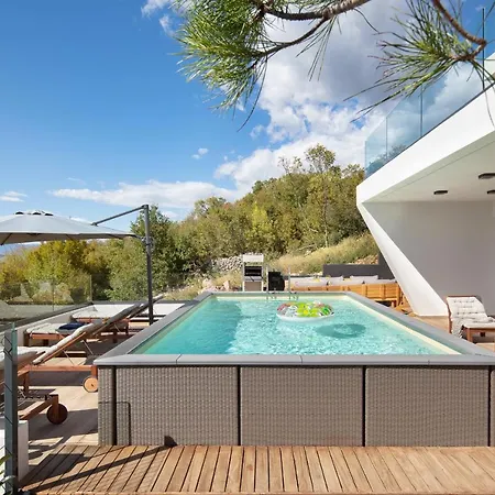 Deck 1, Deck 2, Deck 3 * Dramalj