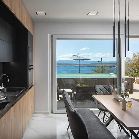 Apartman Deck 1, Deck 2, Deck 3