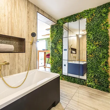 Apartman Deck 1, Deck 2, Deck 3