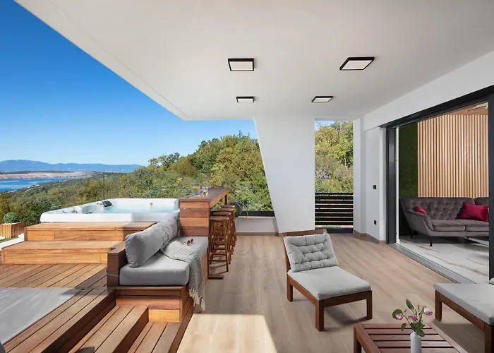 Deck 1, Deck 2, Deck 3 Dramalj