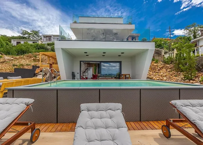 Deck 1, Deck 2, Deck 3 Daire Dramalj