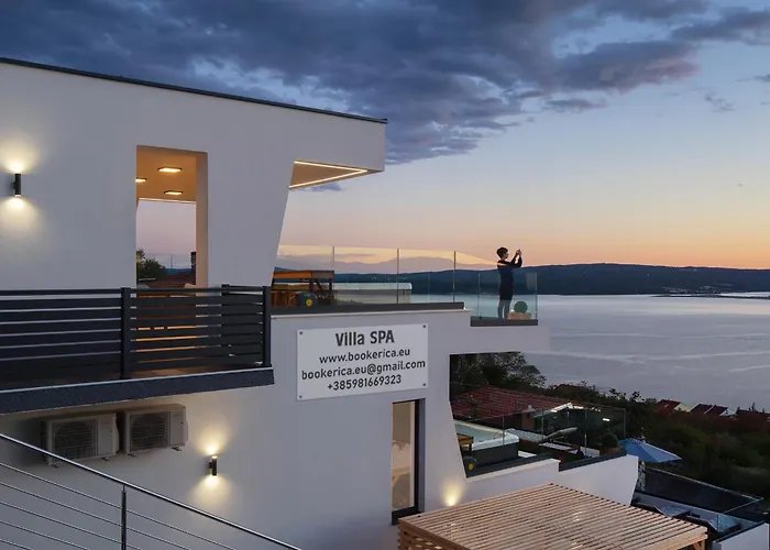 Deck 1, Deck 2, Deck 3 * Dramalj