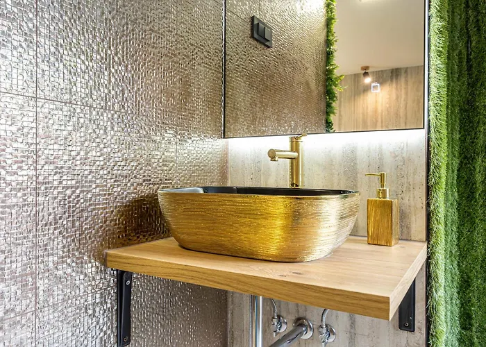 Deck 1, Deck 2, Deck 3 * Dramalj