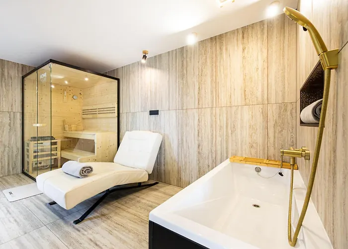 Deck 1, Deck 2, Deck 3 *